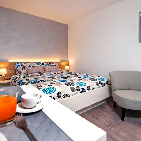 Studio Apartment Kris Rovinj Exterior photo